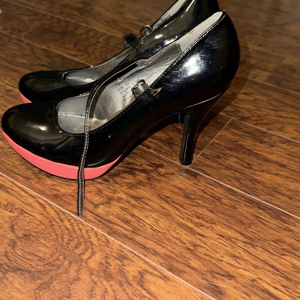 Maurices brand coral & black high heels - Picture 2 of 4